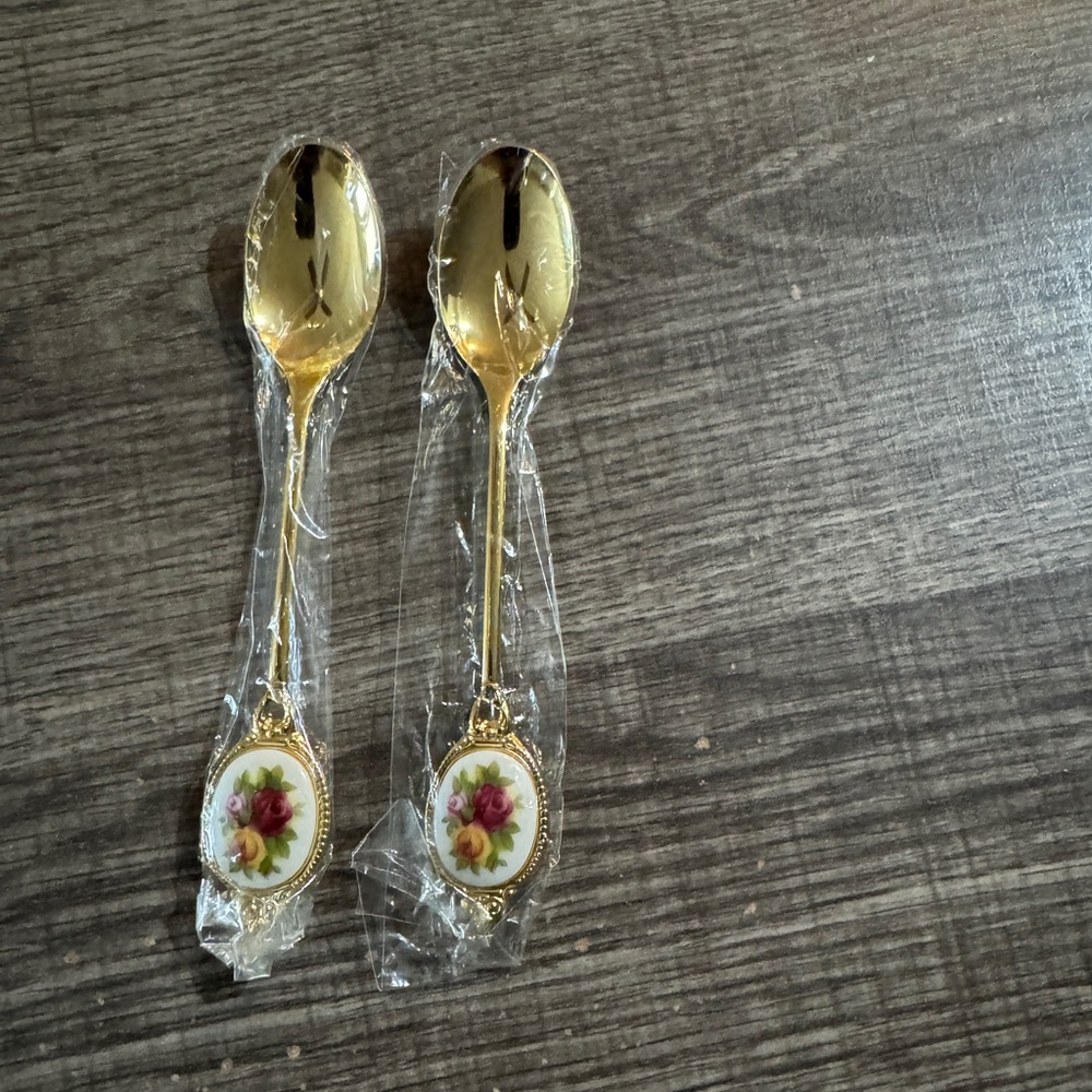 Royal Albert Old Country Roses Tea Set - Picture 11 of 12